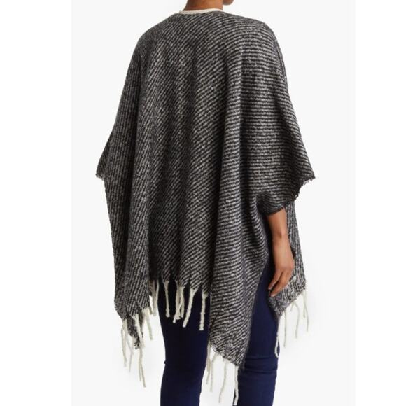 New ~ VINCE CAMUTO ~ Brushed Twill Ruana One Size ~ SHAWL FALL - Picture 2 of 7